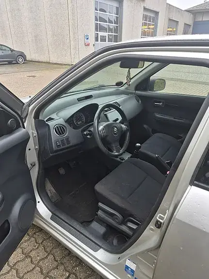 Suzuki Swift 2006 photo 5