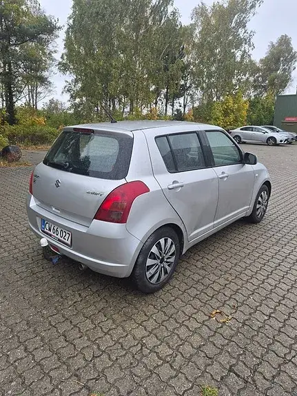 Suzuki Swift 2006 photo 3