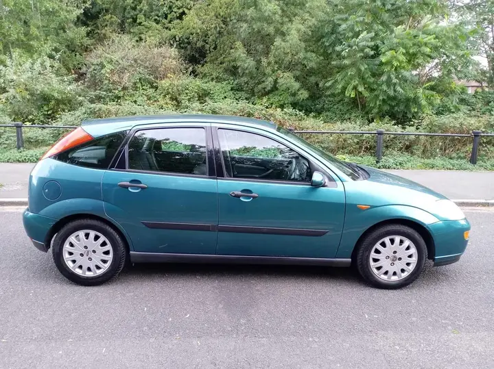 Ford Focus 2001 photo 2