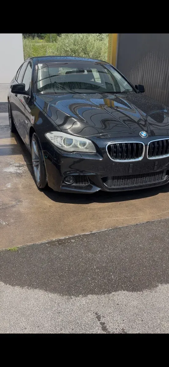 BMW 5 Series 2011 photo 2