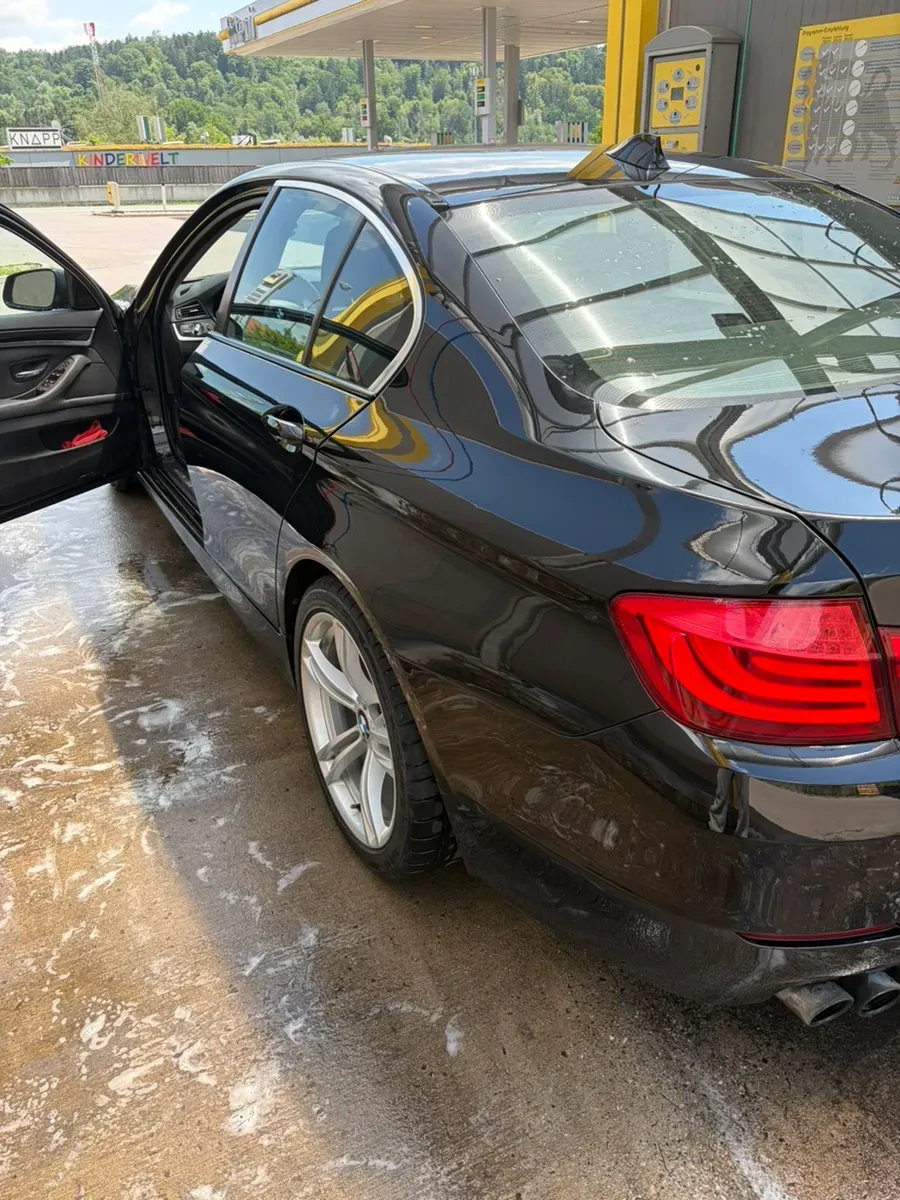 BMW 5 Series 2011 photo 3