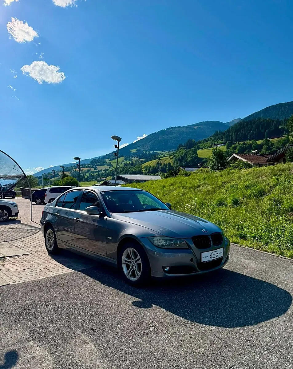 BMW 3 Series 2011 photo 3