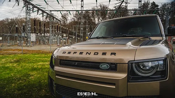 Land Rover Defender 2023 photo 2