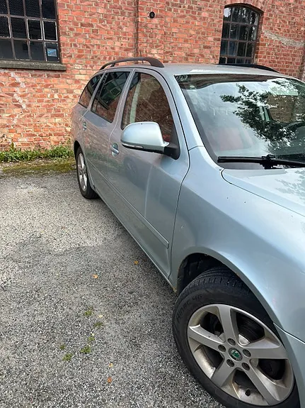 Skoda Octavia 2011 photo 2