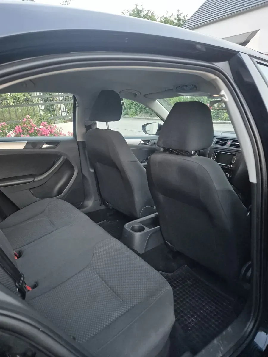 Volkswagen Jetta 2012 photo 2