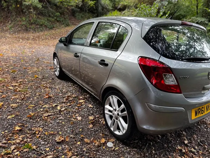 Vauxhall Corsa 2012 photo 3