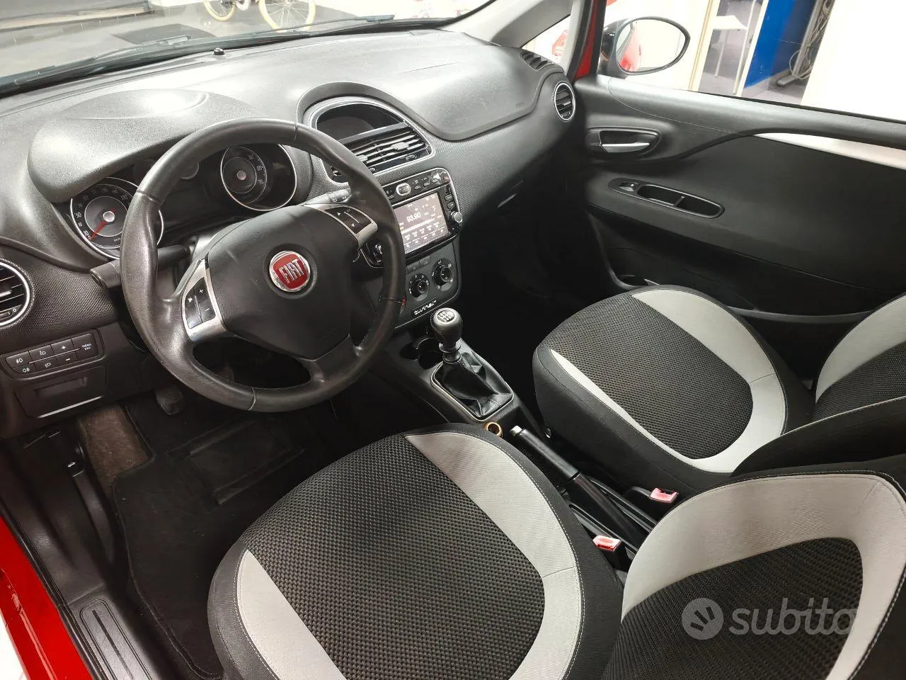 Fiat Punto 2012 photo 2