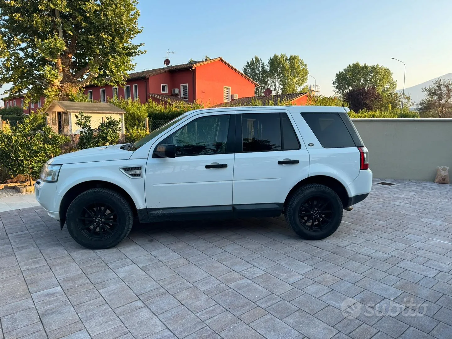 Land Rover Freelander 2 2011 photo 2
