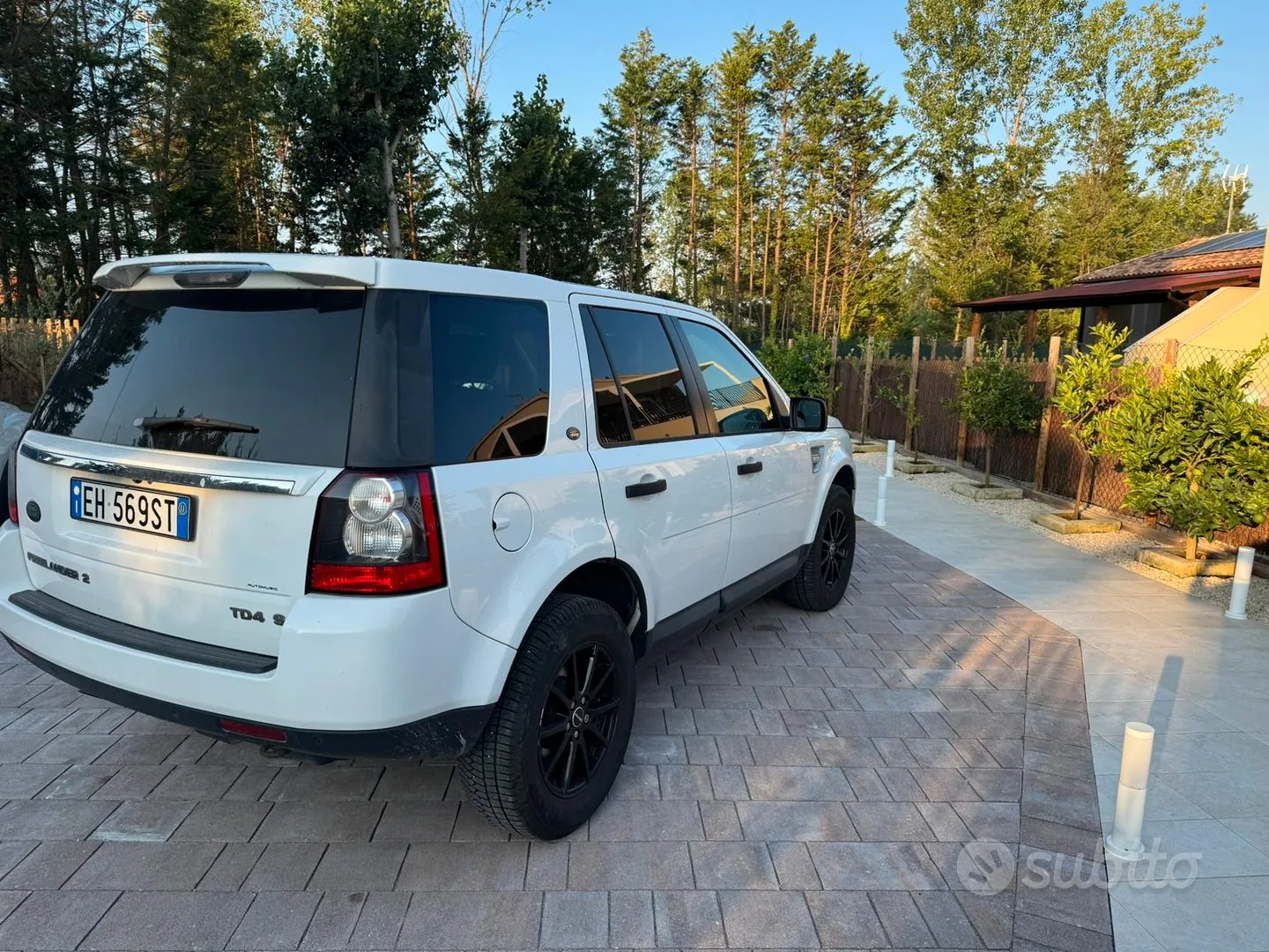 Land Rover Freelander 2 2011 photo 4