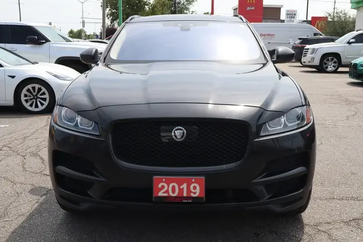 Jaguar F-Pace 2019 photo 2
