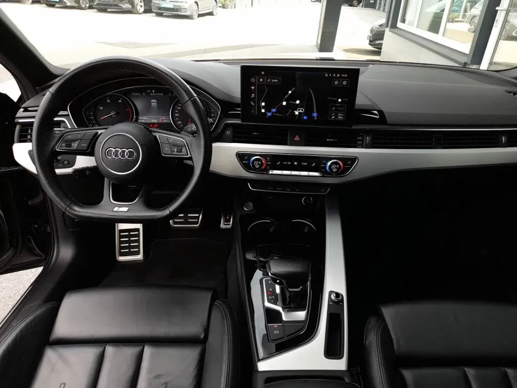 Audi A4 2023 photo 3