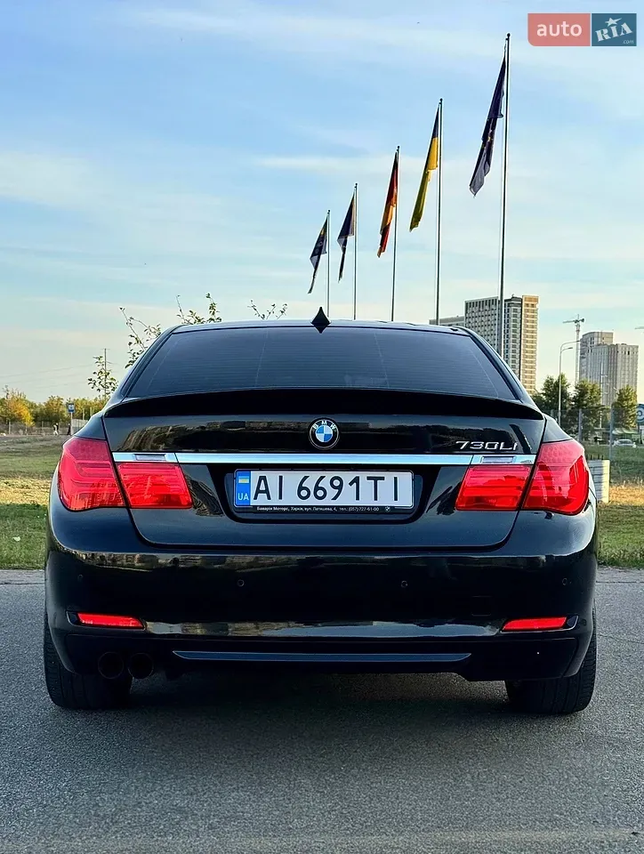BMW 7 Series 2011 photo 4