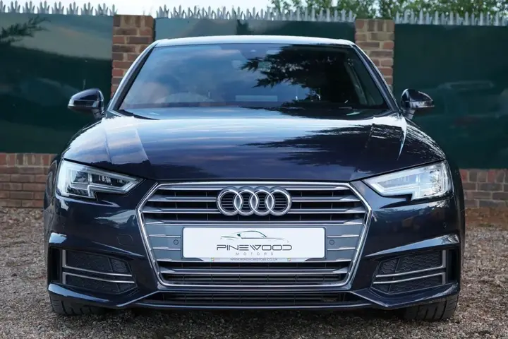 Audi A4 2018 photo 4