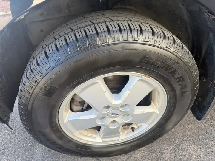 Ford Escape 2010 photo 4