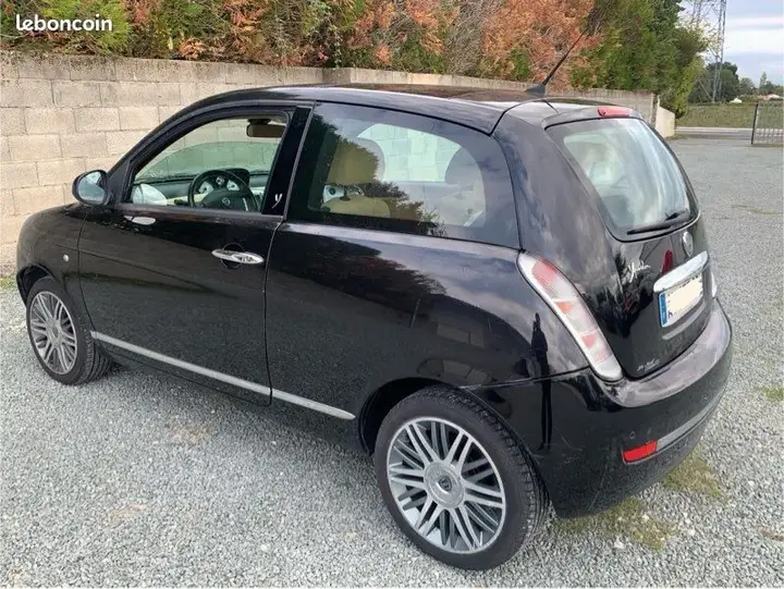 Lancia Ypsilon 2011 photo 2