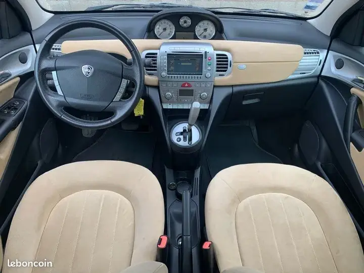 Lancia Ypsilon 2011 photo 4