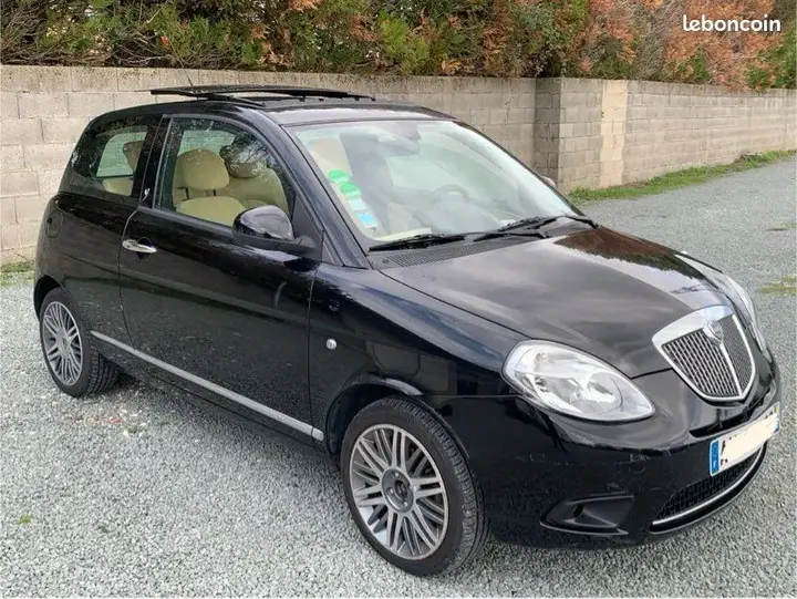 Lancia Ypsilon