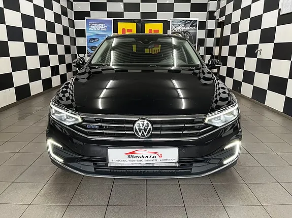 Volkswagen Passat 2023 photo 3