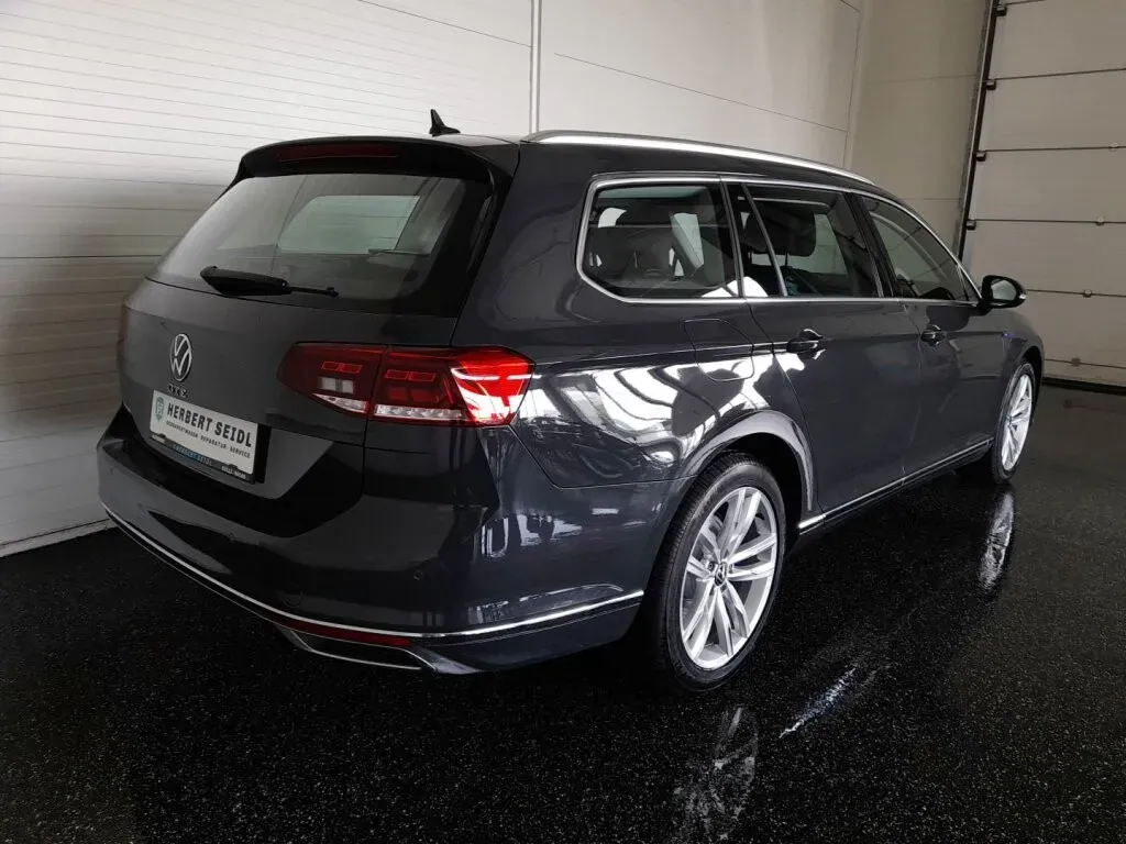 Volkswagen Passat 2021 photo 2