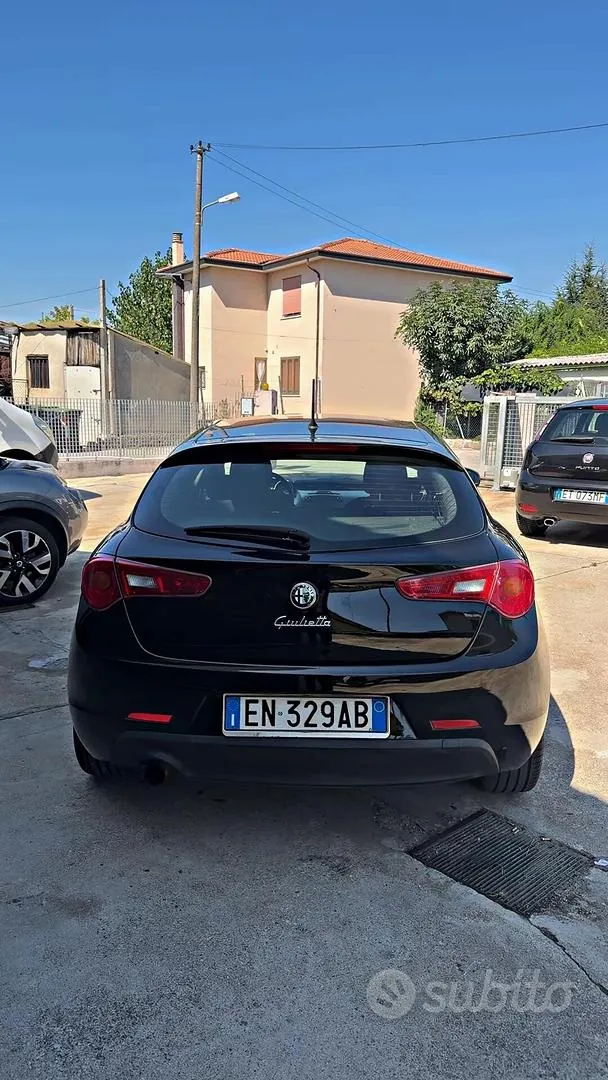 Alfa Romeo Giulietta 2012 photo 5