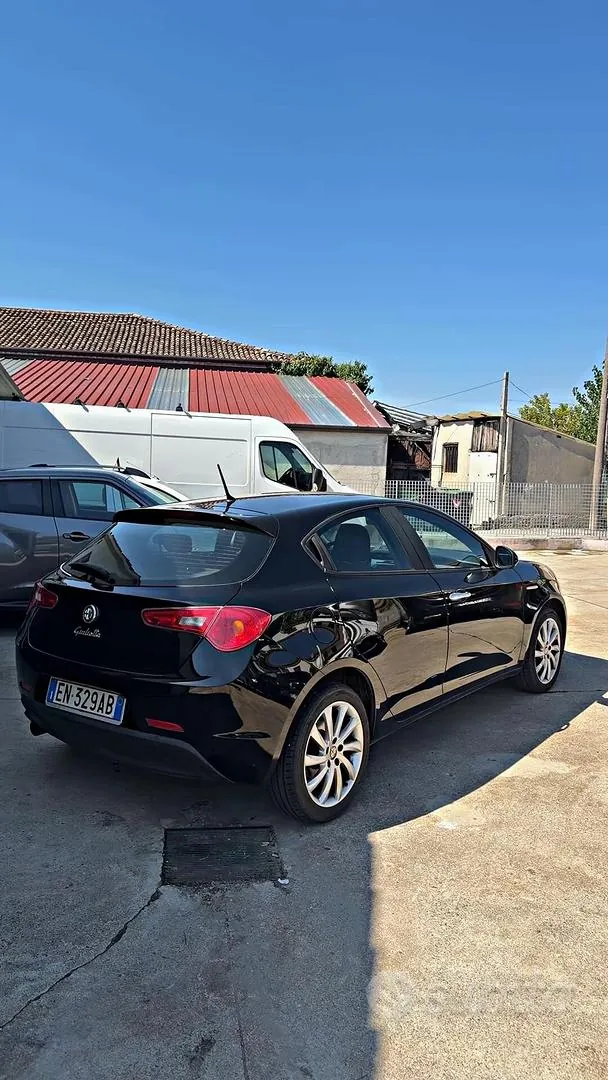 Alfa Romeo Giulietta 2012 photo 3