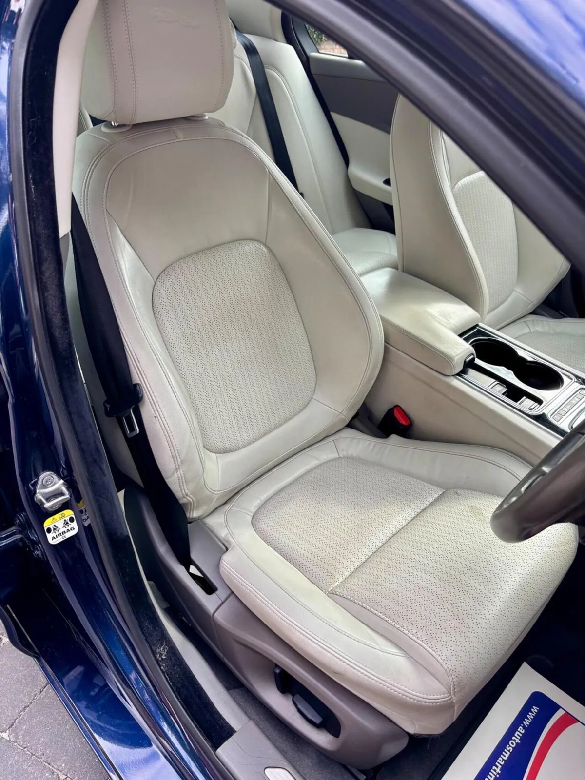 Jaguar Xe 2016 photo 3