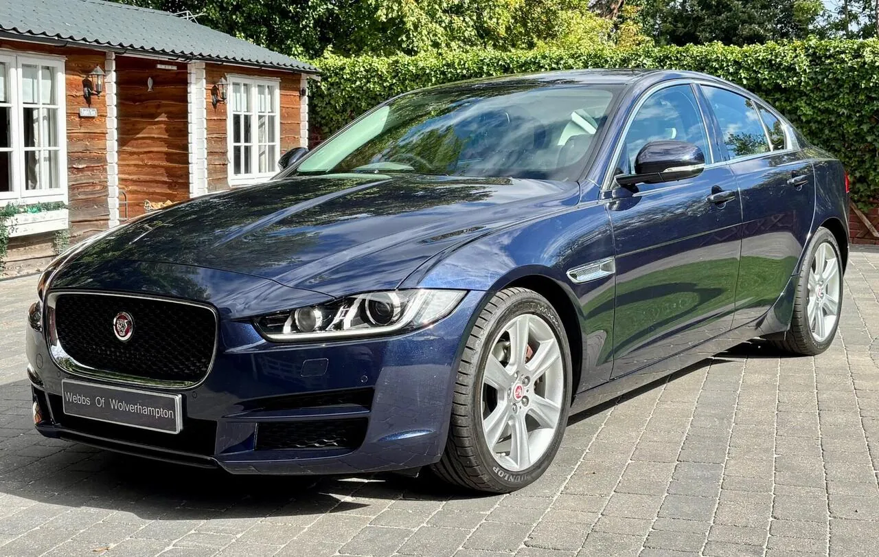 Jaguar Xe 2016 photo 5