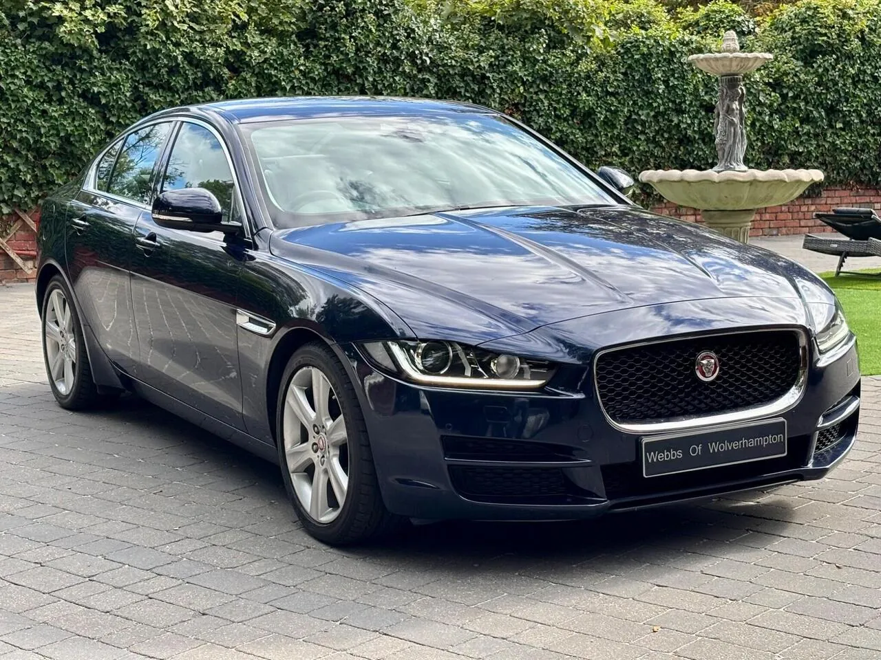 Jaguar Xe 2016 photo 4