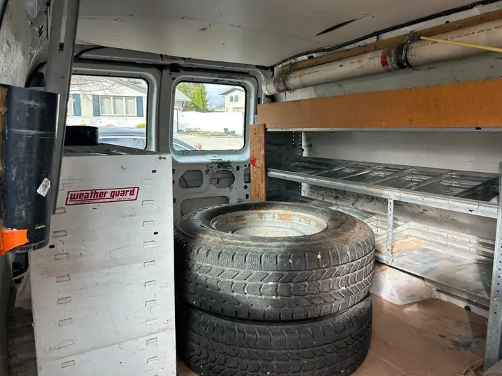Ford E-250 2009 photo 4