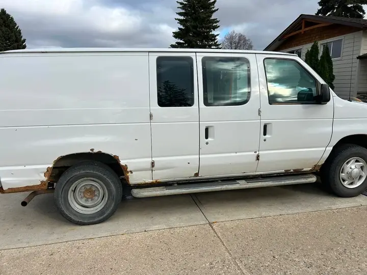 Ford E-250 2009 photo 3