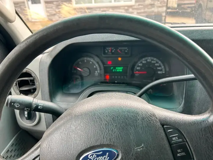 Ford E-250 2009 photo 5