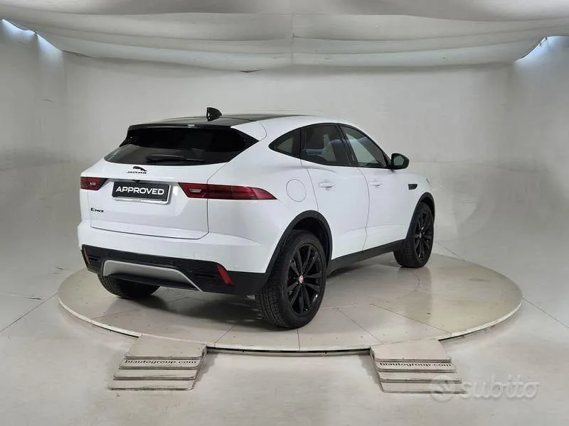 Jaguar E-Pace 2022 photo 2