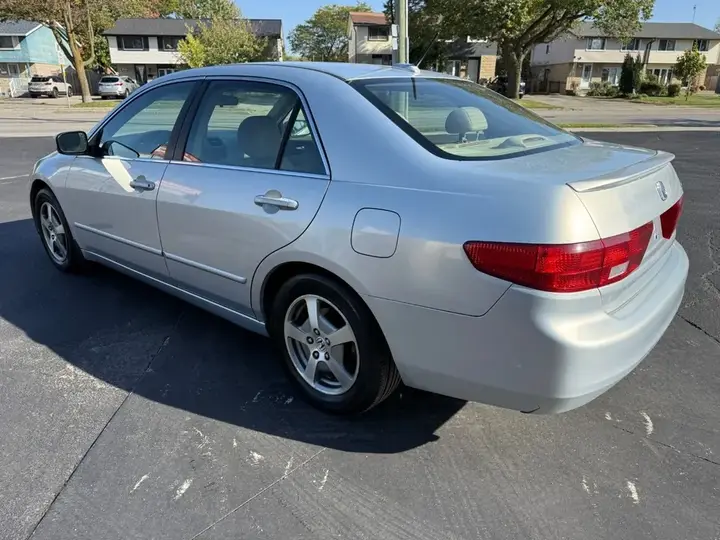 Honda Accord 2005 photo 5