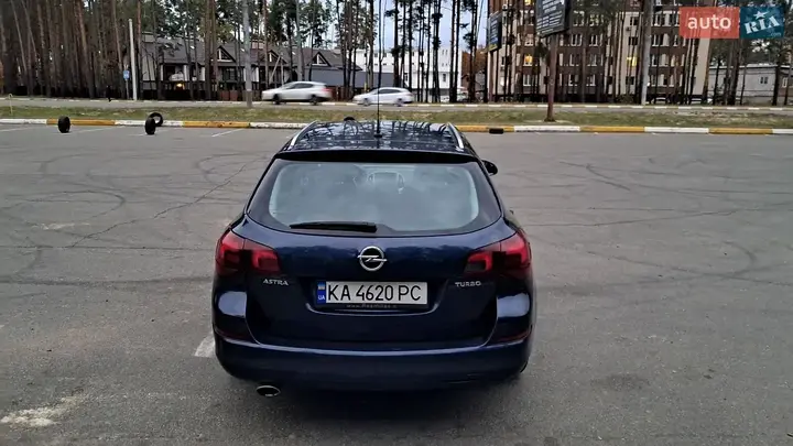 Opel Astra 2012 photo 3