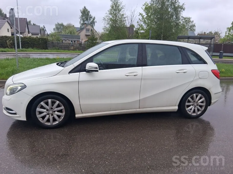 Mercedes-Benz B200 2013 photo 3
