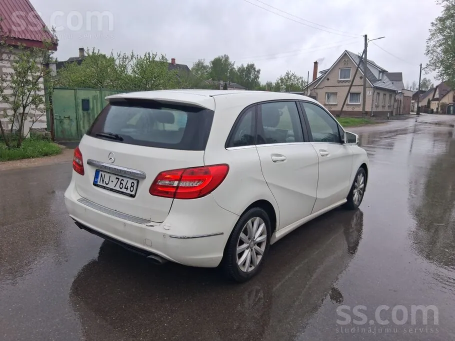 Mercedes-Benz B200 2013 photo 4