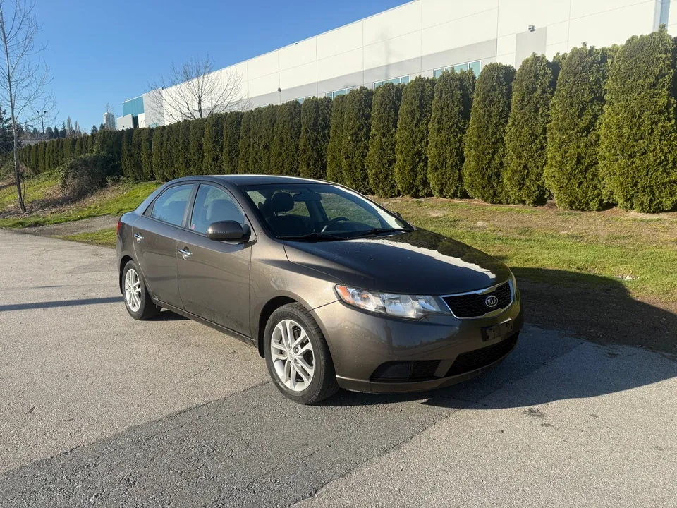 Kia Forte 2011 photo 2