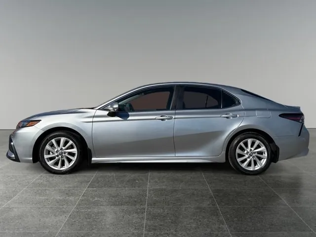 Toyota Camry 2024 photo 2