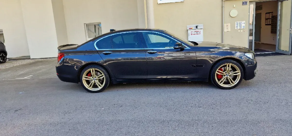 BMW 7 Series 2013 photo 2