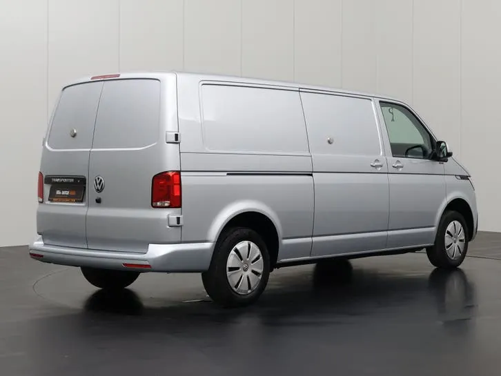 Volkswagen Transporter 2023 photo 2