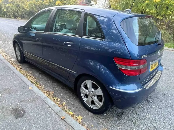 Mercedes-Benz B-Class 2009 photo 3