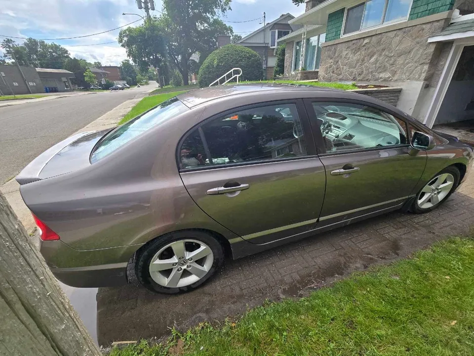 Honda Civic 2011 photo 3