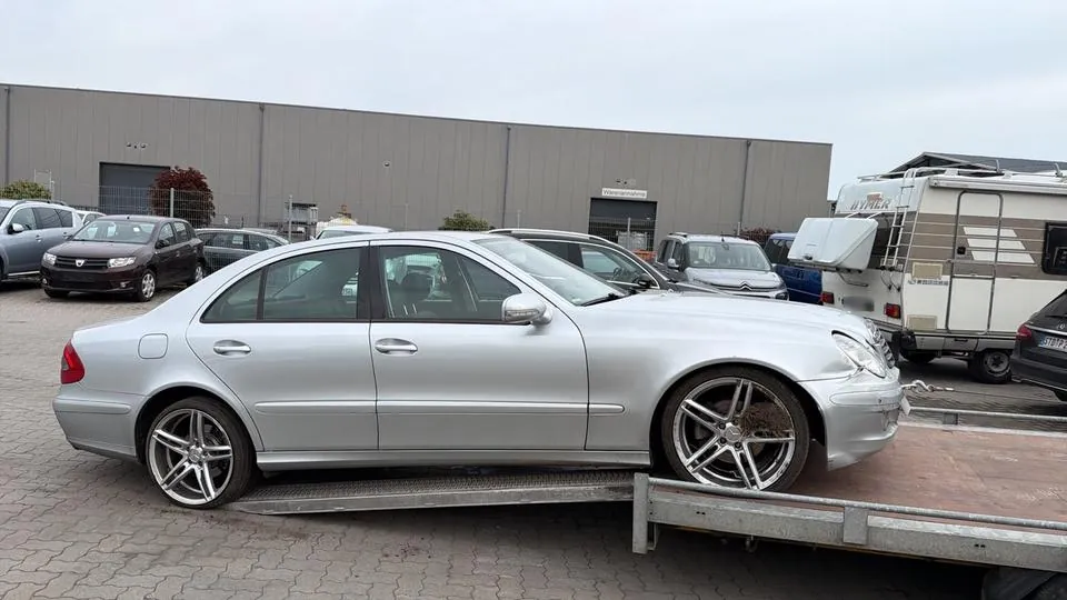 Mercedes-Benz E320