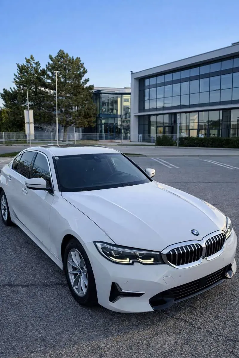 BMW 3 Series 2019 photo 3