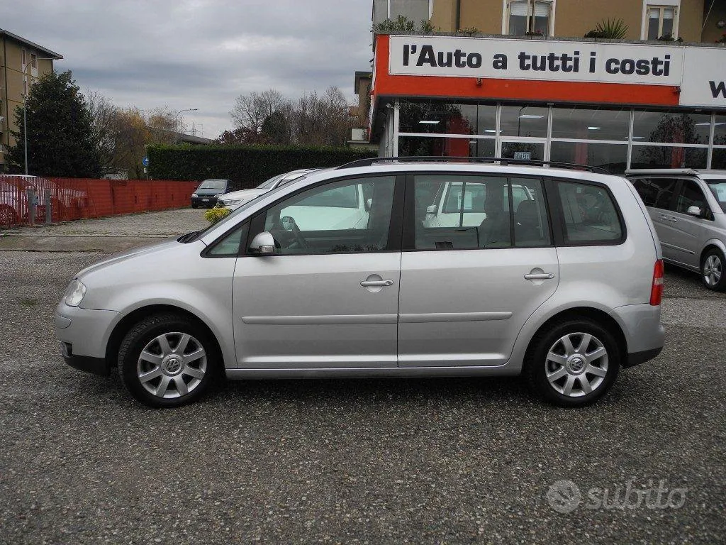 Volkswagen Touran 2004 photo 2