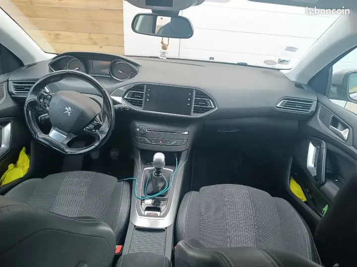 Peugeot 308 2017 photo 3