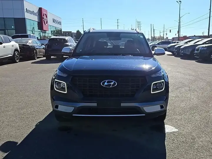Hyundai Venue 2022 photo 2
