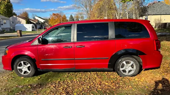 Dodge Grand Caravan 2012 photo 3