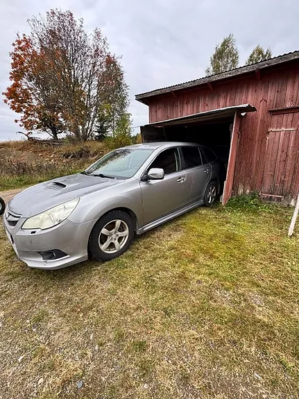 Subaru Legacy 2010 photo 2