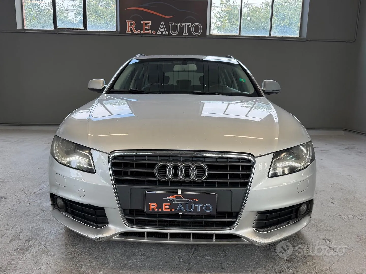 Audi A4 2011 photo 2